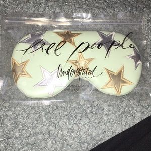 NEVER OPENED FREE PEOPLE TRAVEL MASK